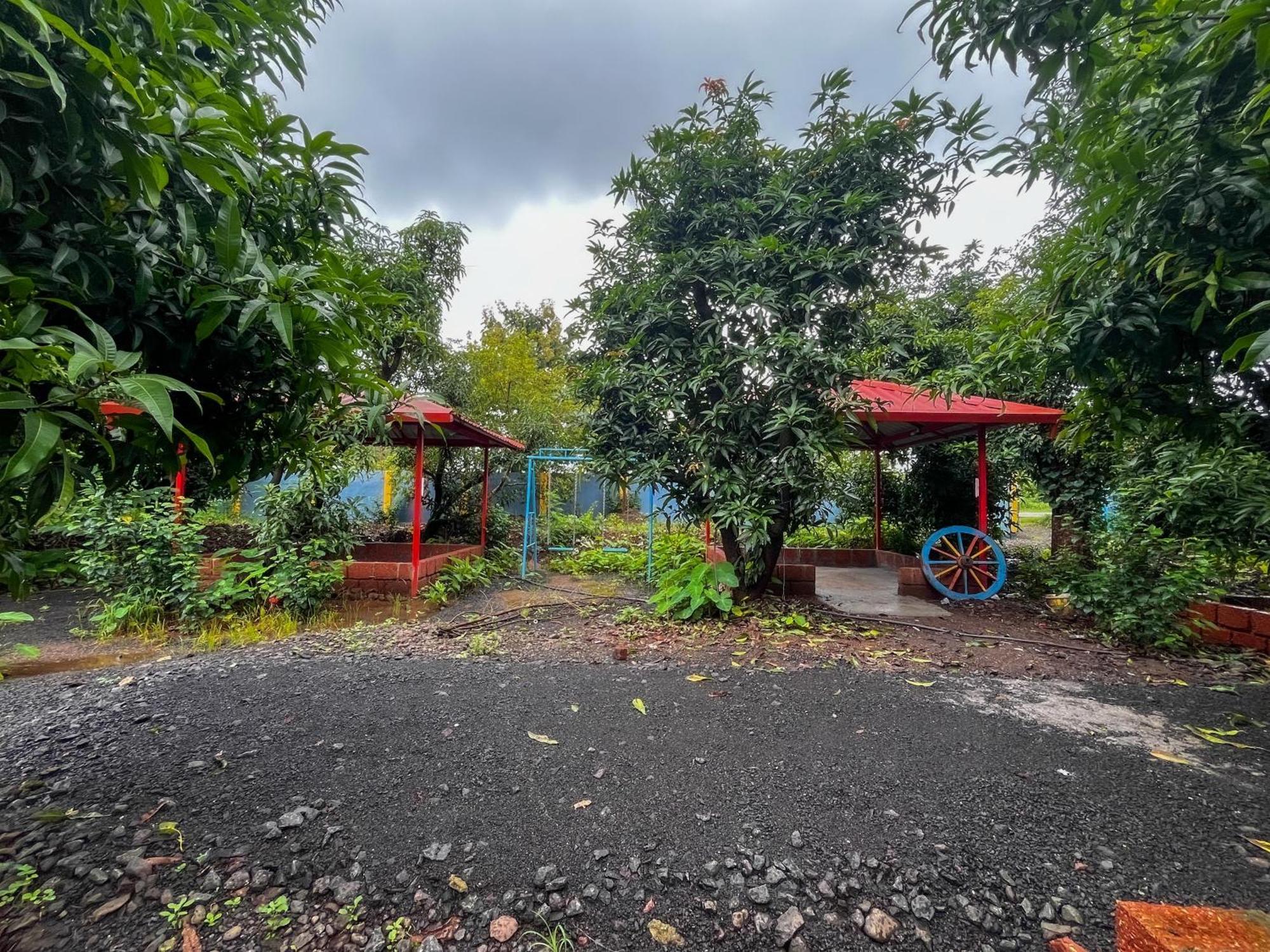 Karjat In Resort Ngoại thất bức ảnh