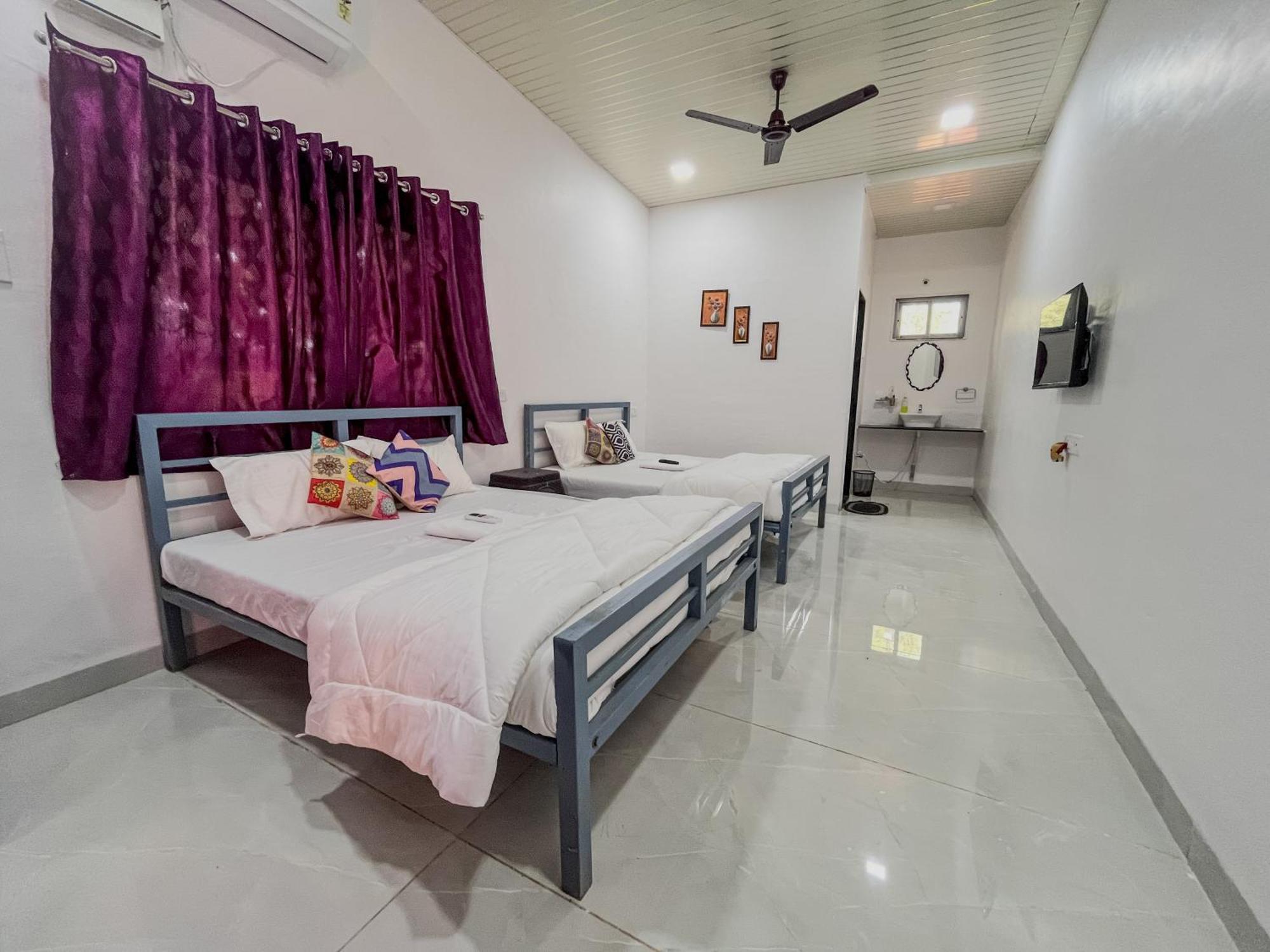Karjat In Resort Ngoại thất bức ảnh